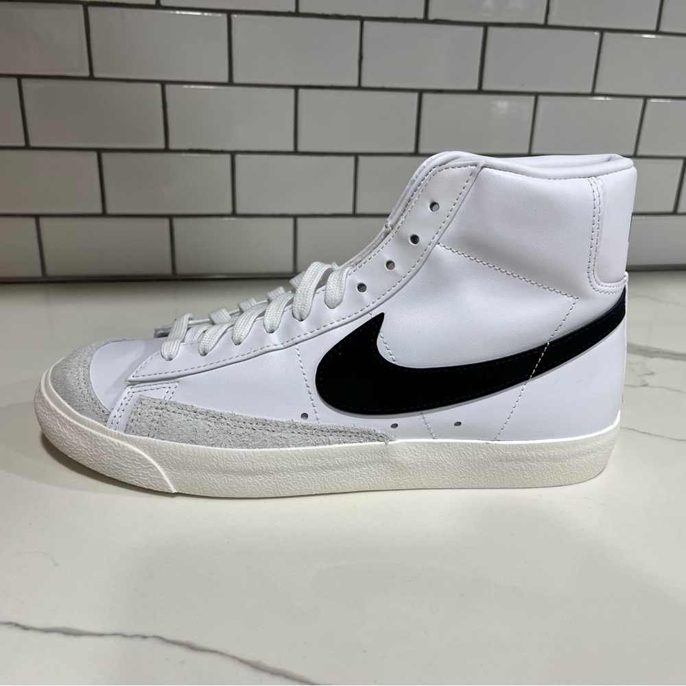Womens Nike Blazer Midd ‘77 in whit/black